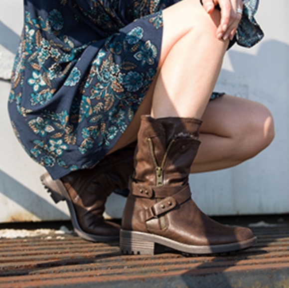 Carlos Santana Shoes - Carlos Santana Sawyer Moto Boots brown size 10